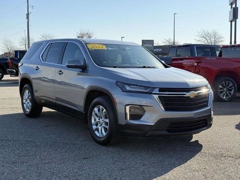 Used 2023 Chevrolet Traverse LS w/ Safety Package image 4