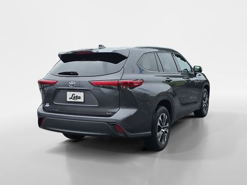 Used 2022 Toyota Highlander XLE FWD image 4