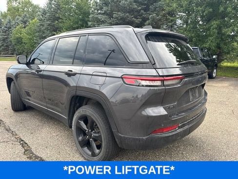 Used 2022 Jeep Grand Cherokee Altitude AWD/4WD image 5