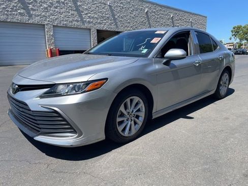 Used 2022 Toyota Camry LE w/ Carpet Mat Package (TMS) FWD image 4