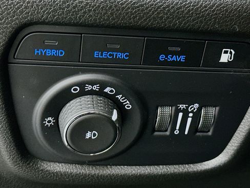 Used 2023 Jeep Grand Cherokee 4WD 4xe image 16
