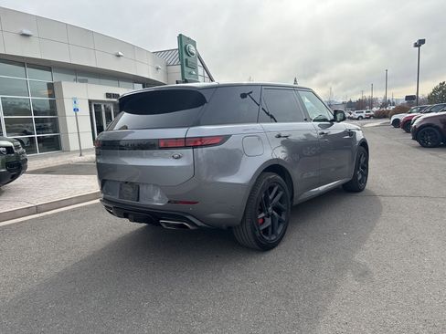 Used 2023 Land Rover Range Rover Sport SE Dynamic image 5