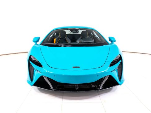 Used 2023 McLaren Artura RWD image 8