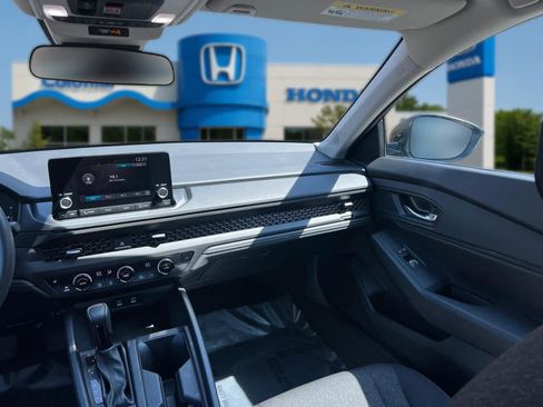 Used 2023 Honda Accord EX image 38