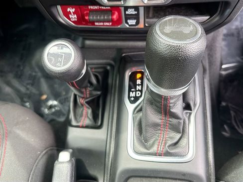 Used 2023 Jeep Wrangler Unlimited Rubicon w/ Cold Weather Group AWD/4WD image 22