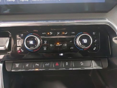 Used 2024 GMC Sierra 2500 Denali w/ Denali Reserve Package image 21