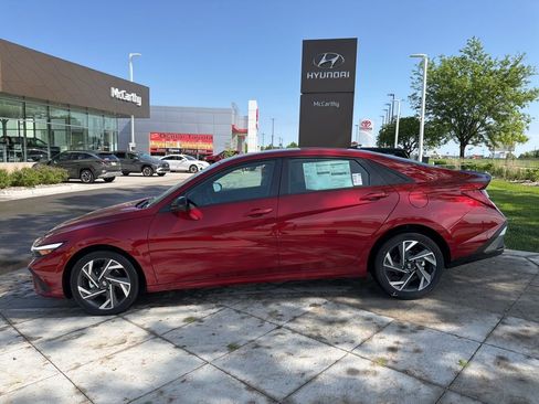New 2025 Hyundai Elantra SEL FWD image 2