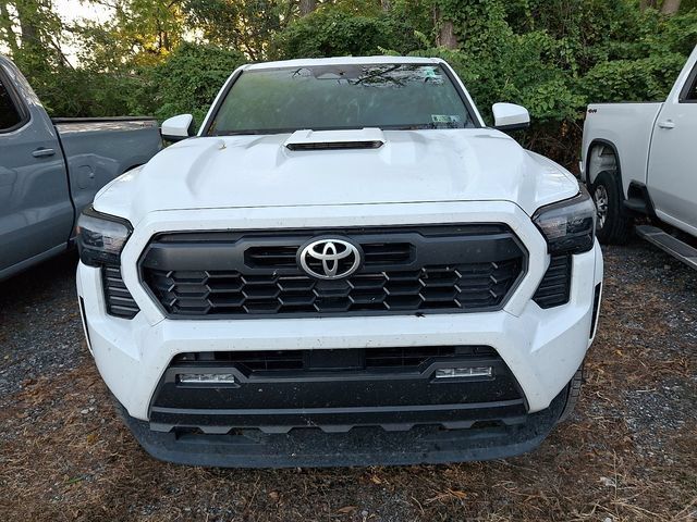 Used 2025 Toyota Tacoma TRD Sport AWD/4WD image 2