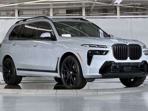 Used 2024 BMW X7 xDrive40i w/ M Sport Package AWD/4WD image 7