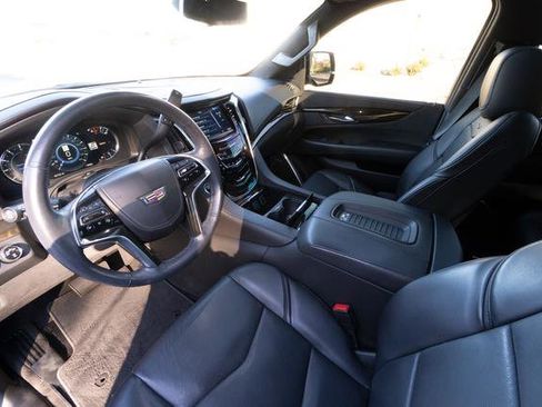 Used 2020 Cadillac Escalade Platinum image 23