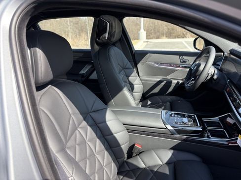 Used 2025 BMW 740i xDrive 740i xDrive image 21
