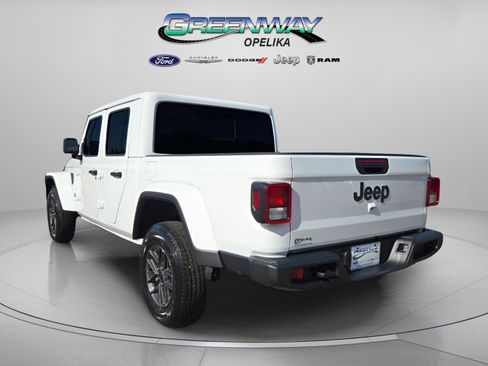 New 2025 Jeep Gladiator Sport image 5