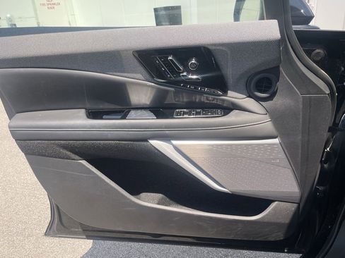 Certified 2025 Cadillac Optiq Luxury 2 w/ LPO, Floor Liner Package AWD/4WD image 23