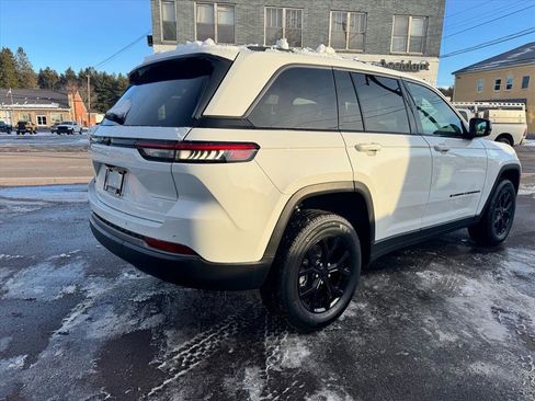 Used 2026 Jeep Grand Cherokee 4WD image 4