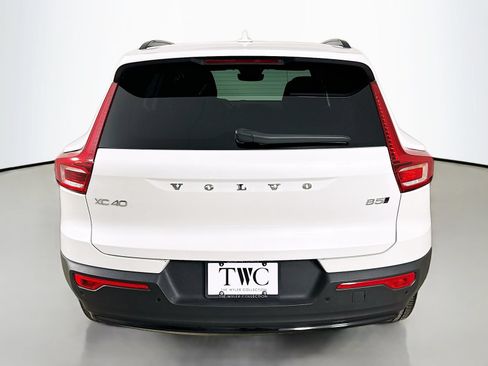 Used 2026 Volvo XC40 B5 Plus AWD/4WD image 6