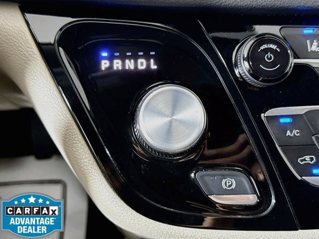Used 2024 Chrysler Pacifica Limited FWD image 17