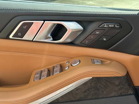 Used 2023 BMW X7 xDrive40i w/ Premium Package image 21