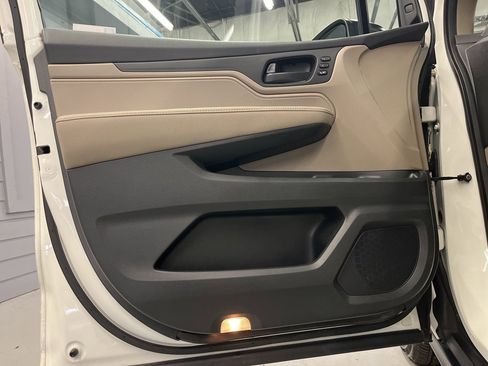 Used 2018 Honda Odyssey EX-L image 9