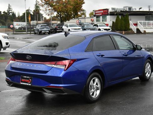 Used 2023 Hyundai Elantra SE image 8