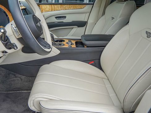 Certified 2023 Bentley Bentayga AWD/4WD image 20