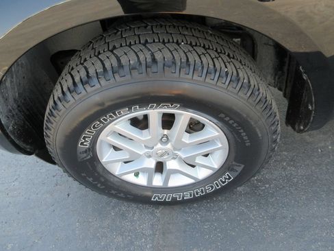 Used 2014 Nissan Frontier SV w/ SV Value Truck Package AWD/4WD image 14