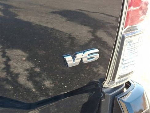 Used 2021 Toyota Tacoma Limited image 29