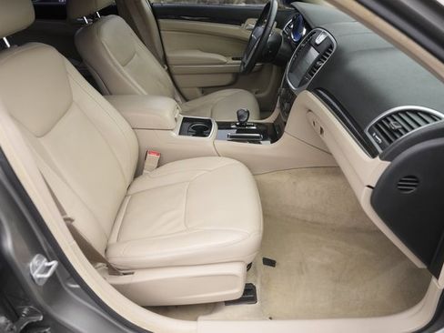 Used 2014 Chrysler 300 image 18