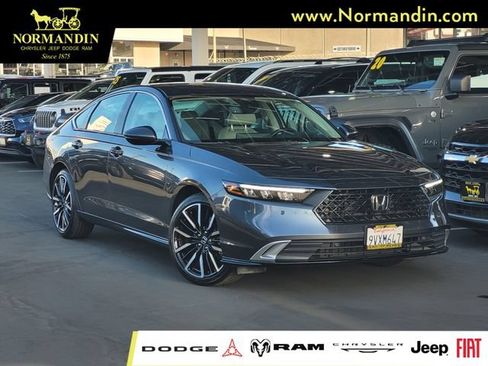 Used 2025 Honda Accord Touring image 1