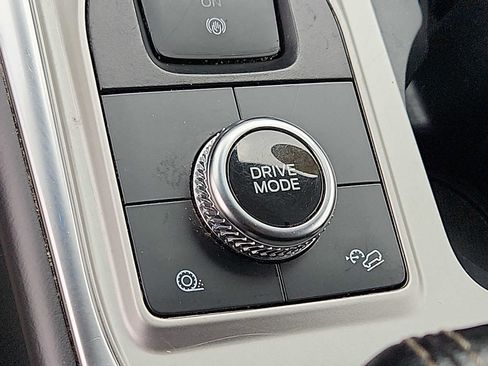 Used 2022 Ford Explorer XLT w/ Equipment Group 202A image 24