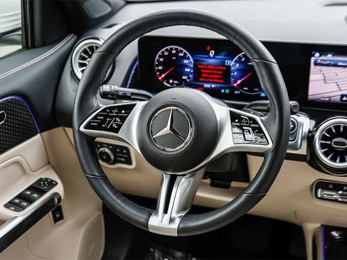 Used 2025 Mercedes-Benz GLB 250 4MATIC image 13