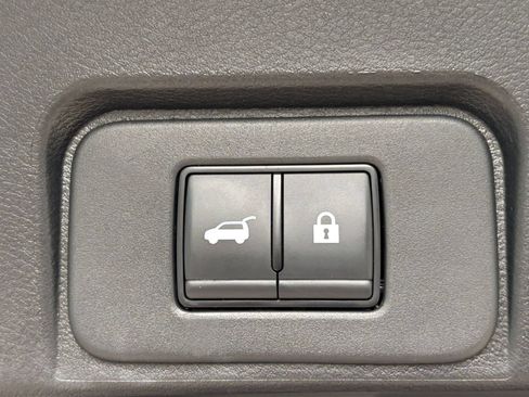 Used 2025 Nissan Rogue SV FWD image 20