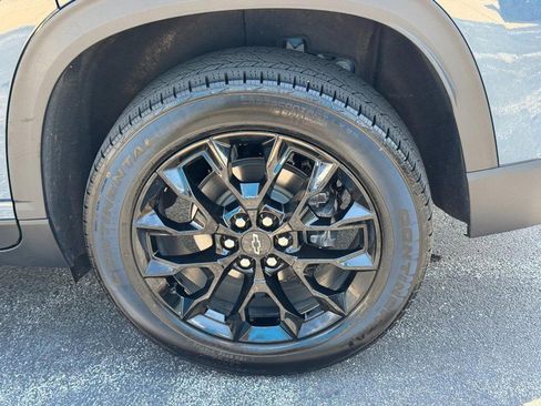 Used 2024 Chevrolet Traverse LT w/ Midnight/Sport Edition AWD/4WD image 7