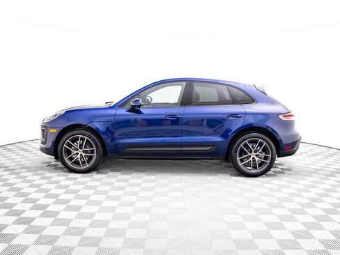 Certified 2025 Porsche Macan image 2