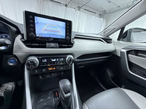 Used 2021 Toyota RAV4 XLE Premium AWD/4WD image 10