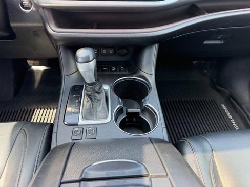 Used 2018 Toyota Highlander XLE AWD/4WD image 21