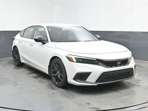 Used 2023 Honda Civic Sport image 2
