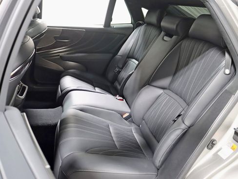 Used 2021 Lexus LS 500 AWD w/ Luxury Package image 29