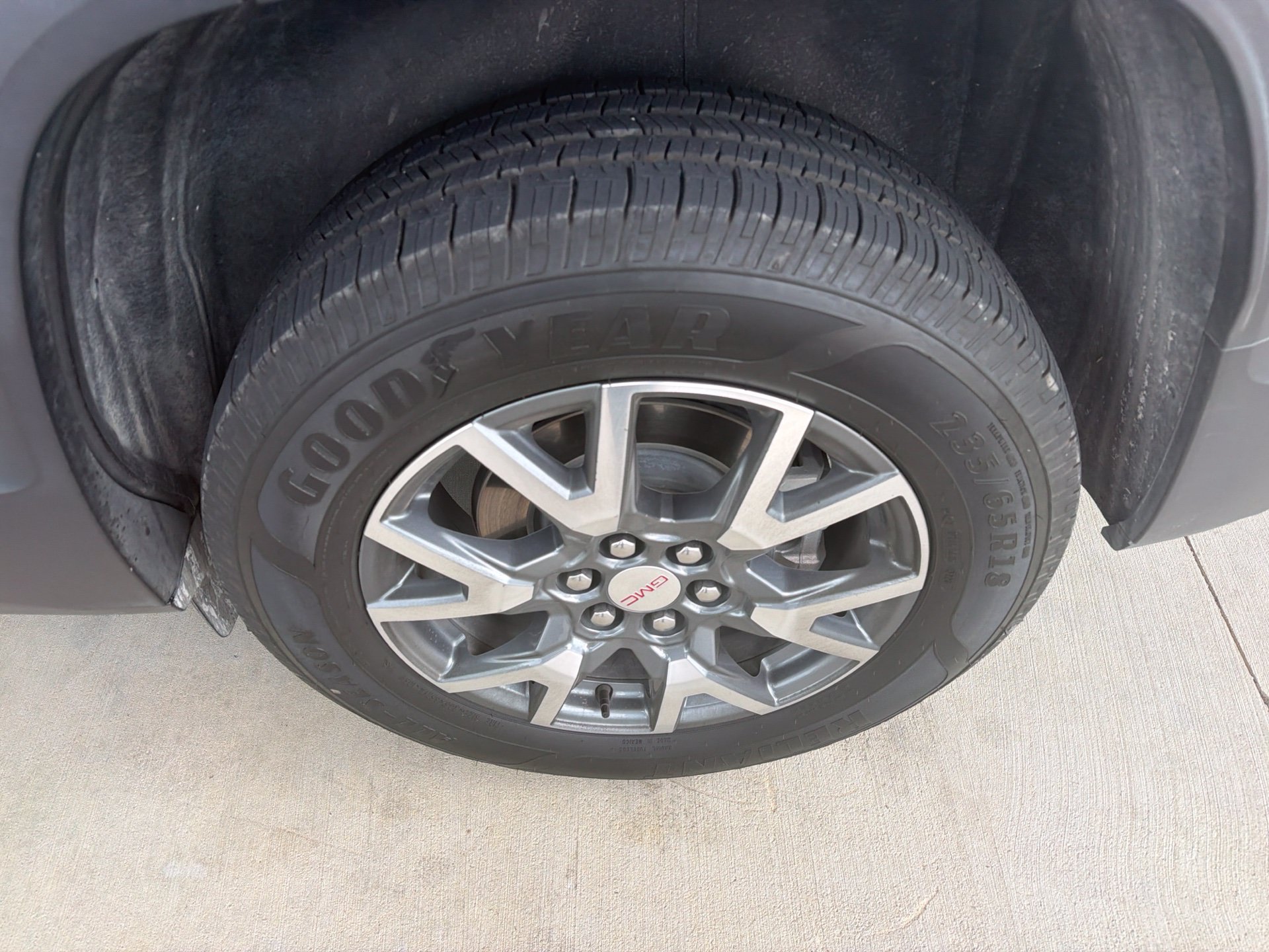 Used 2023 GMC Acadia SLT FWD image 24