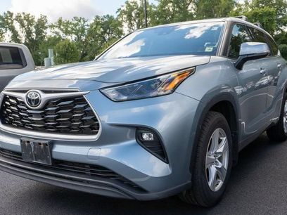 Used 2022 Toyota Highlander LE
