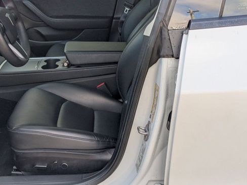 Used 2022 Tesla Model 3 Performance image 16