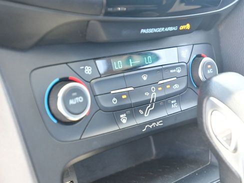 Used 2017 Ford Focus SEL FWD image 22