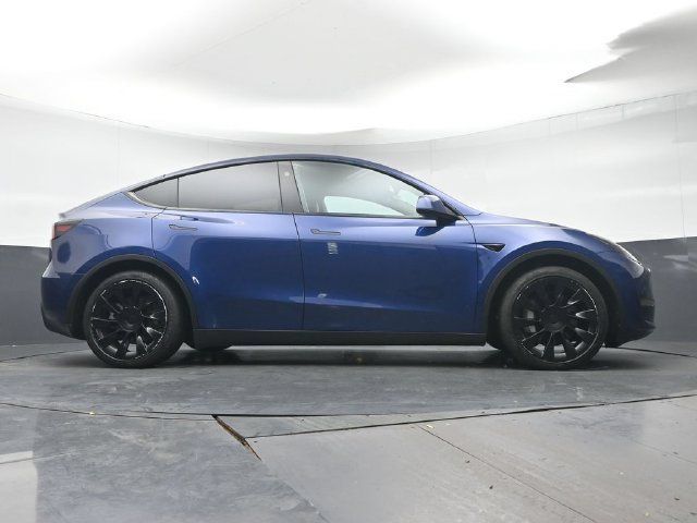 Used 2023 Tesla Model Y Long Range AWD/4WD image 32