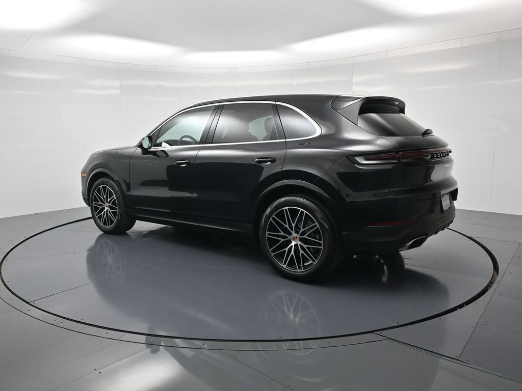 Certified 2026 Porsche Cayenne AWD/4WD image 3