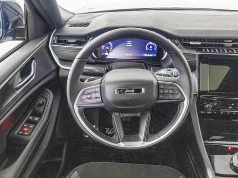 New 2025 Jeep Grand Cherokee L Altitude image 30