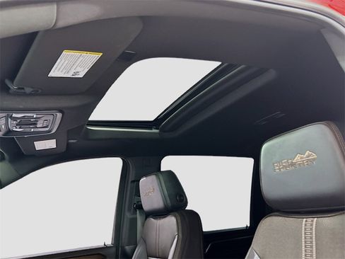 Used 2024 Chevrolet Silverado 2500 High Country w/ Technology Package image 19