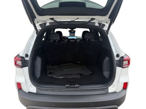 Certified 2025 Ford Escape ST-Line w/ Tech Pack #1 AWD/4WD image 18