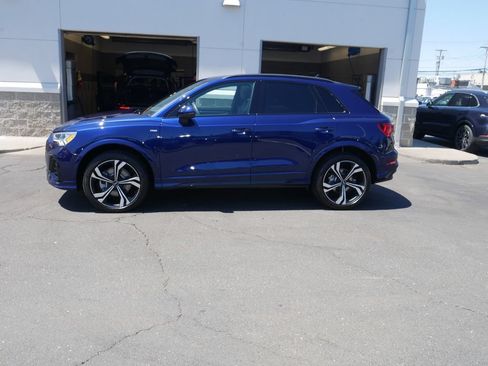 Used 2023 Audi Q3 2.0T Premium Plus w/ Premium Plus Package AWD/4WD image 2