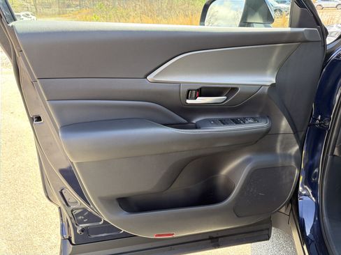 Used 2025 Toyota Grand Highlander AWD image 10
