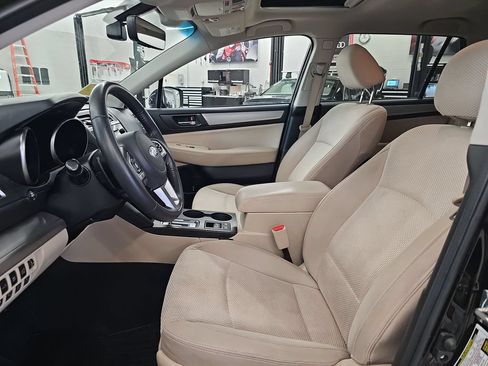 Used 2017 Subaru Outback 2.5i Premium AWD/4WD image 10