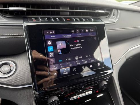 Used 2023 Jeep Grand Cherokee Altitude image 11